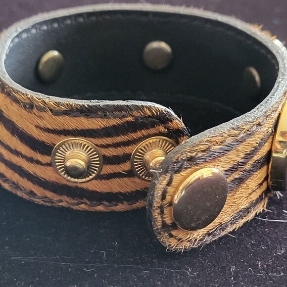 TIGER STRIPE BRACELET - Picture 2 of 6